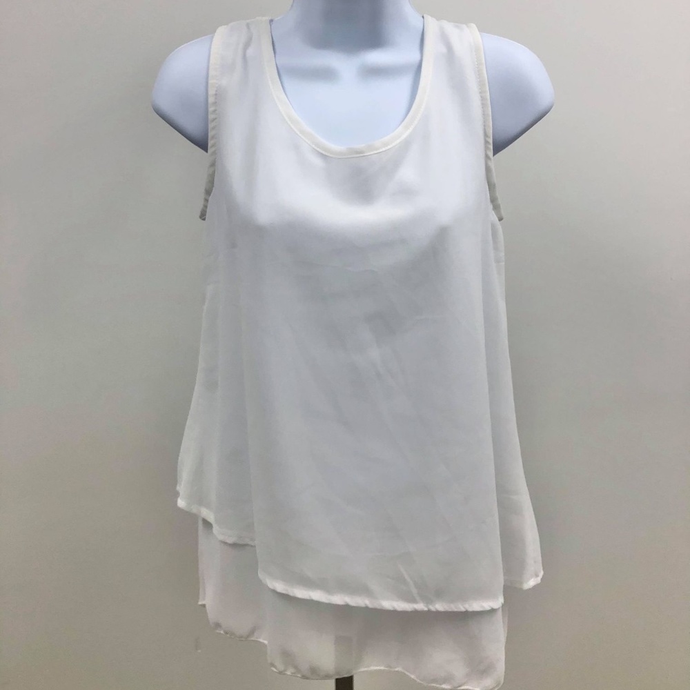 NWT QUEEN SIZE S WHITE SLEEVELESS SCOOP NECK TOP